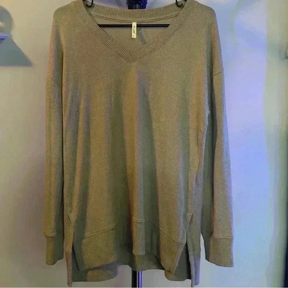 Small BE COOL Heathered V Neck Tan Sweater - Picture 3 of 10